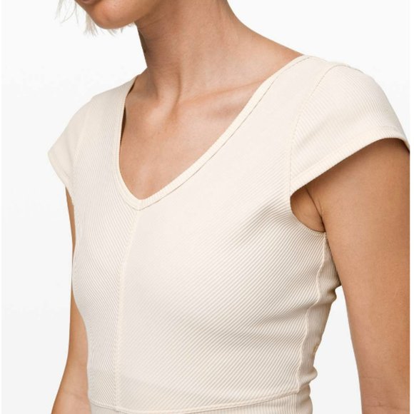 Looking for Lululemon Ready to Rise Short Sleeve Size 6 - Picture 7 of 7